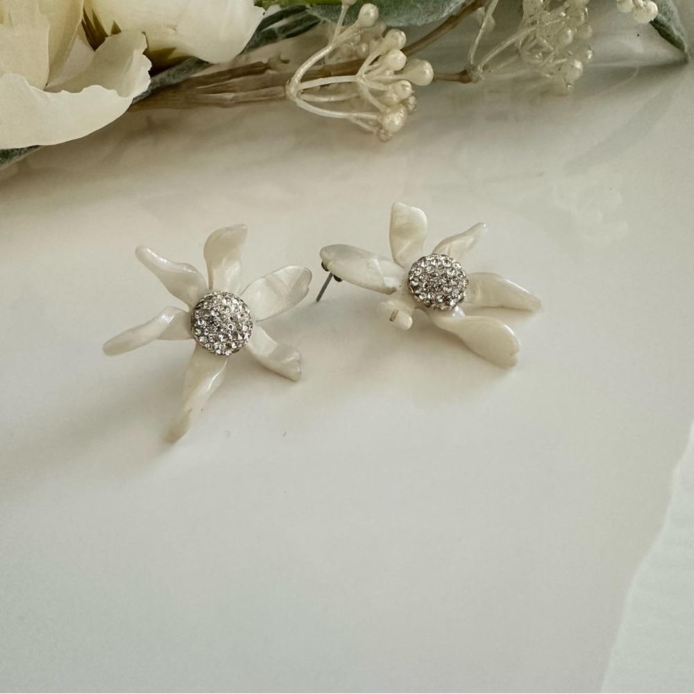 LELE SADOUGHI Water Lilly Button Earrings - Picture 4 of 8
